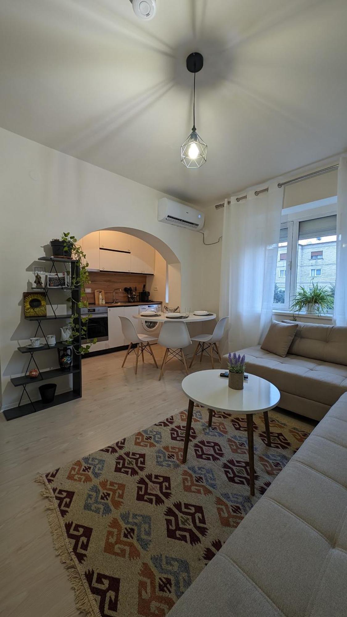 Modern Cozy 10 Min Walk To Skanderbeg Square