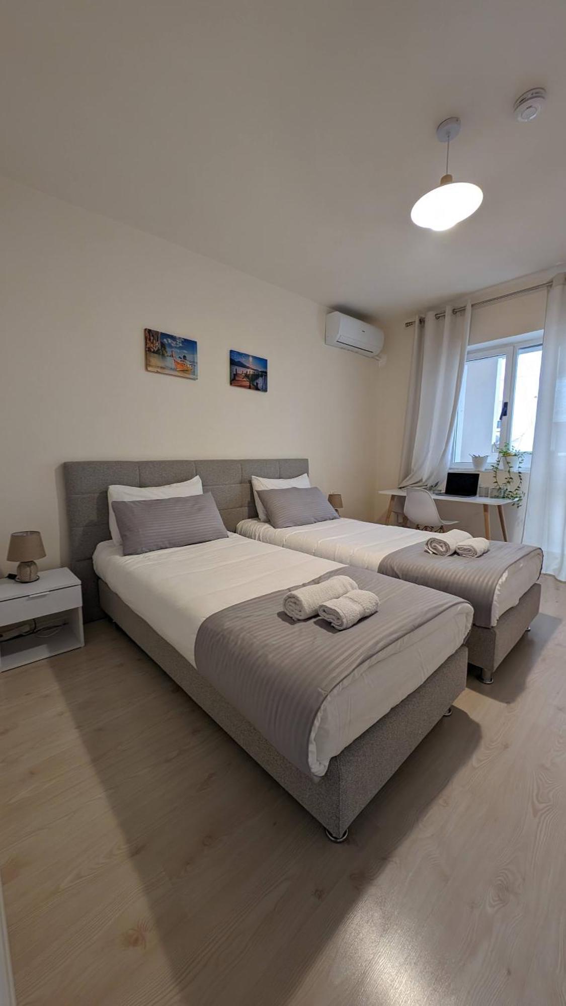 Modern Cozy 10 Min Walk To Skanderbeg Square Tirana
