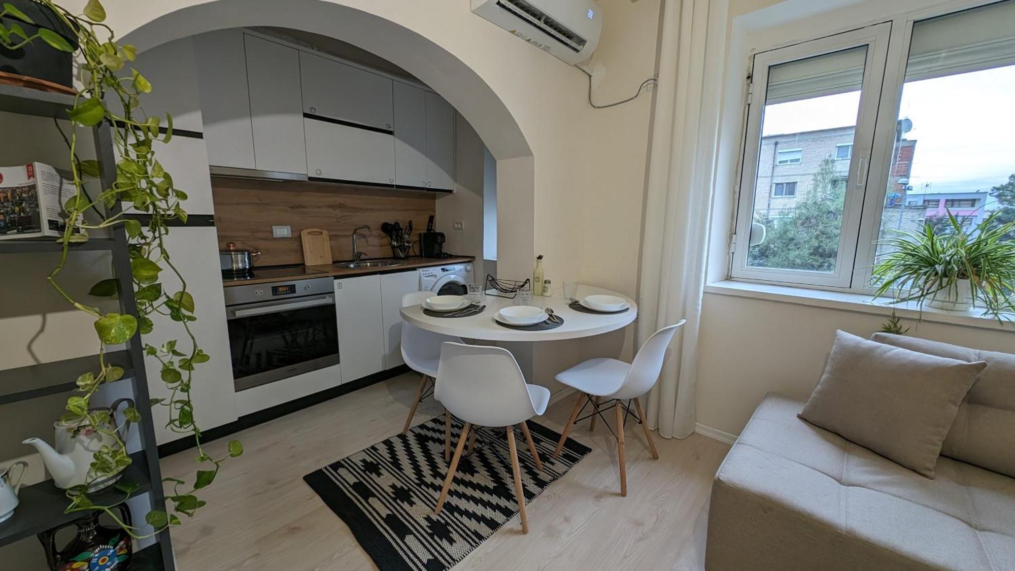 Modern Cozy 10 Min Walk To Skanderbeg Square *